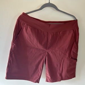 Shorts, stretchy, outdoorsy